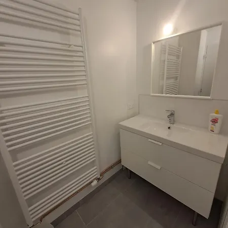 Apartment Croix-des-verdon Full Renovated - In And Out - 1650 With Covered Parking *